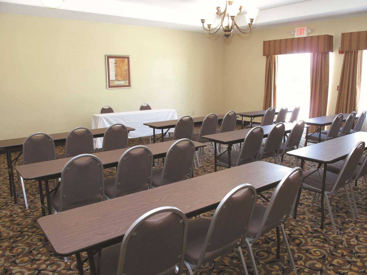 La Quinta Inn & Suites by Wyndham Orange 49/56