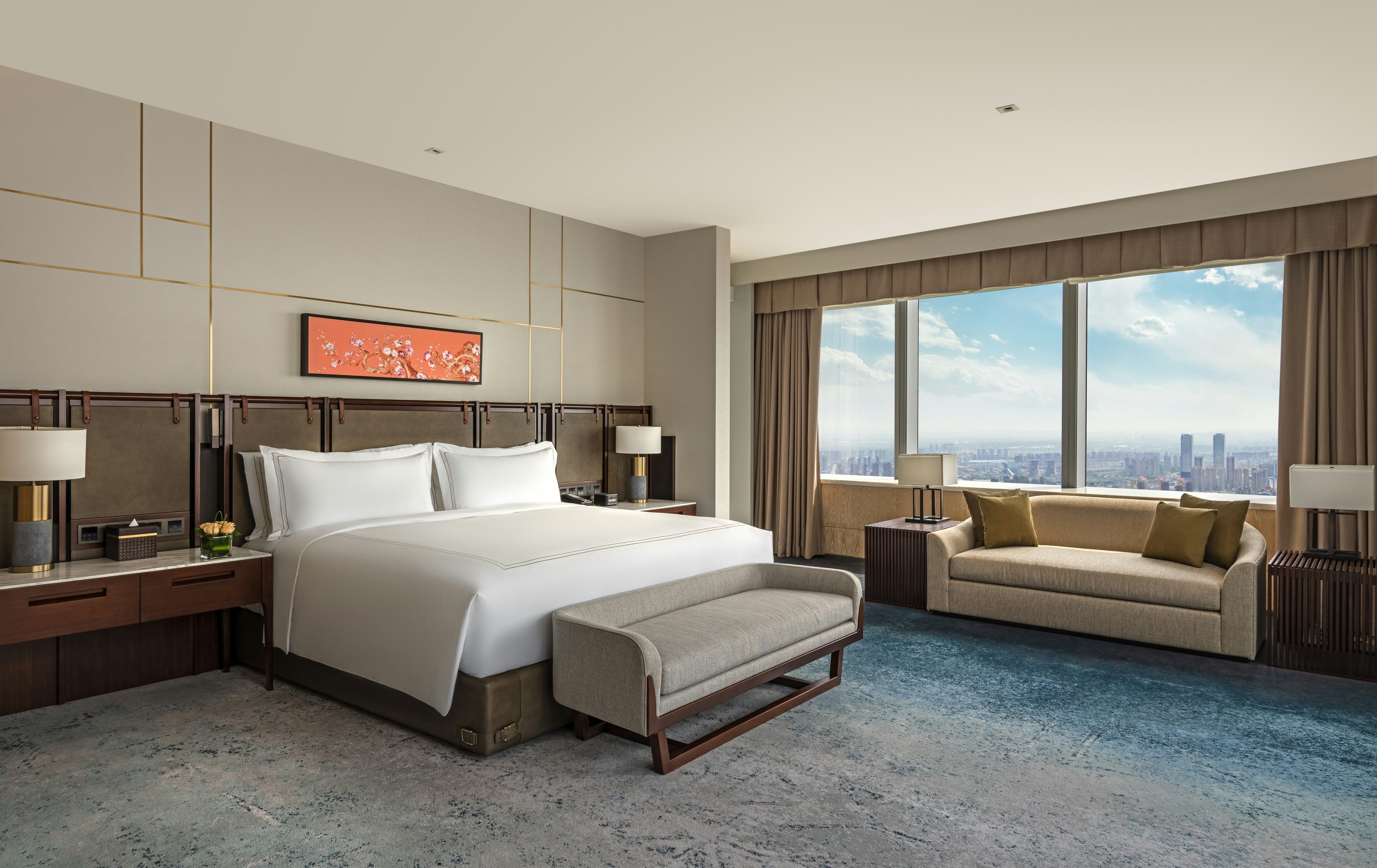 CONRAD, SUITE, KING BED