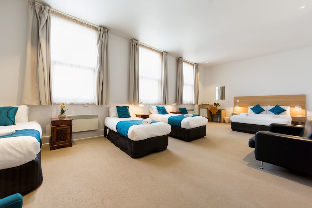 Customs House Hotel 35/72