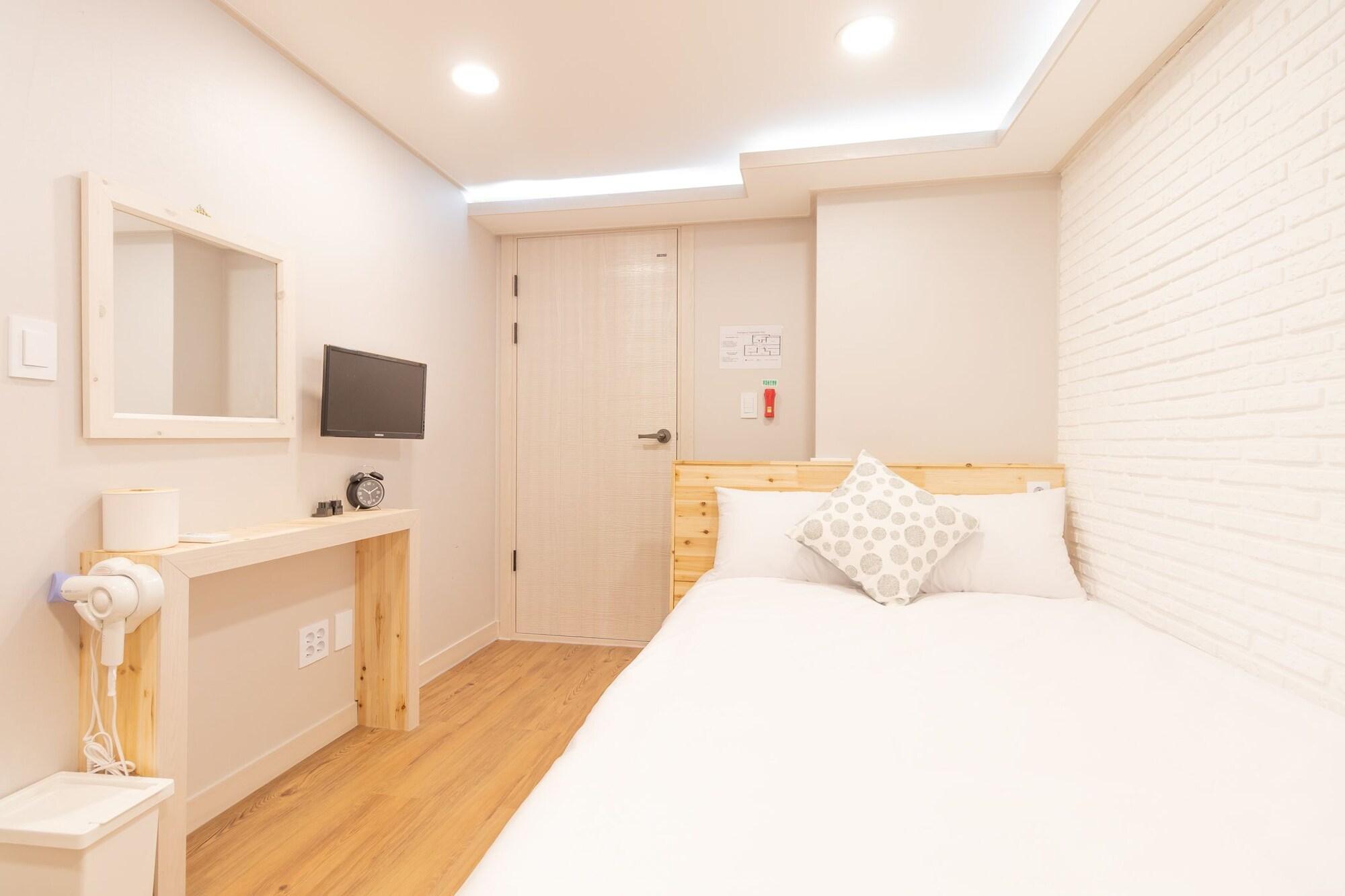 Huayuan House 2 In Hongdae 8/26