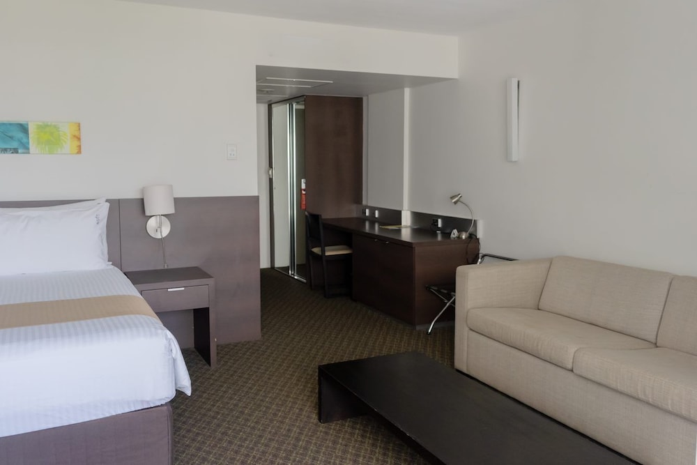 Cairns Harbourside Hotel 25/60