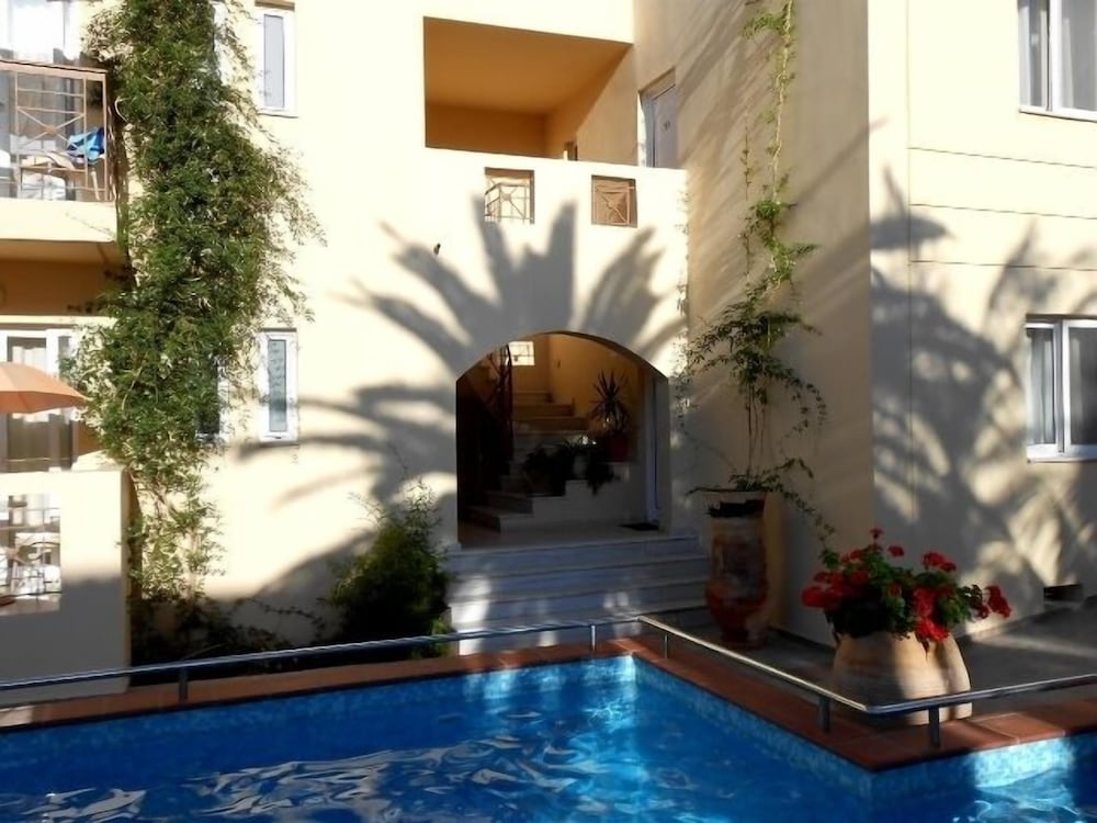 Lambrinos Suites 48/51
