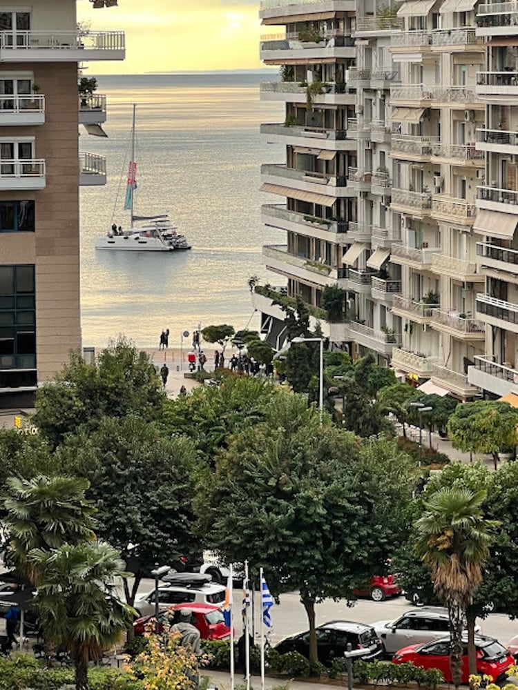 Superior One Luxury Apartments 28/33