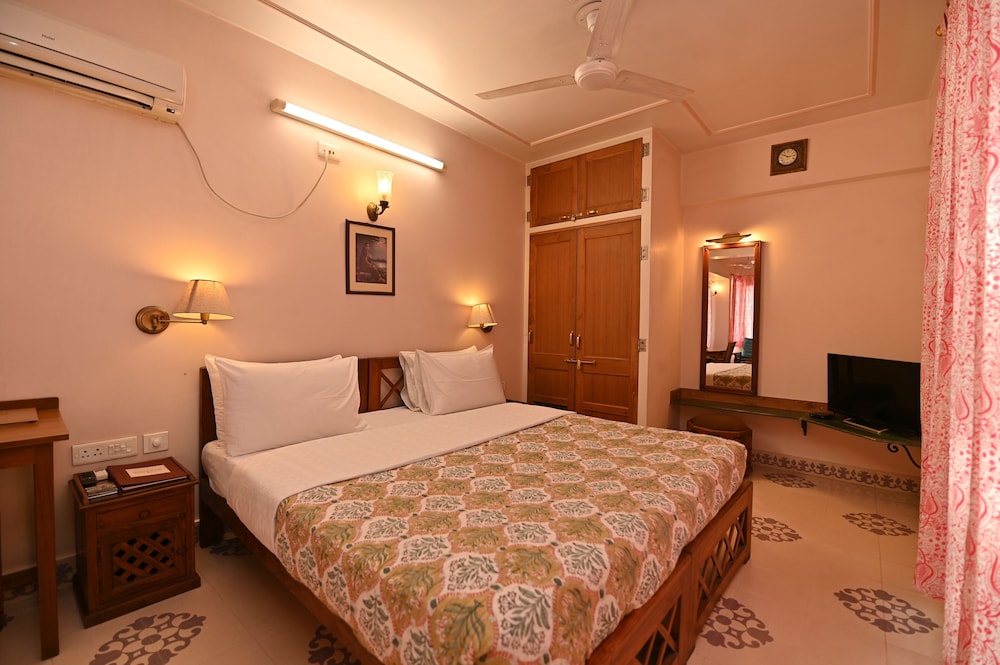 Om Niwas Suite Hotel 23/67