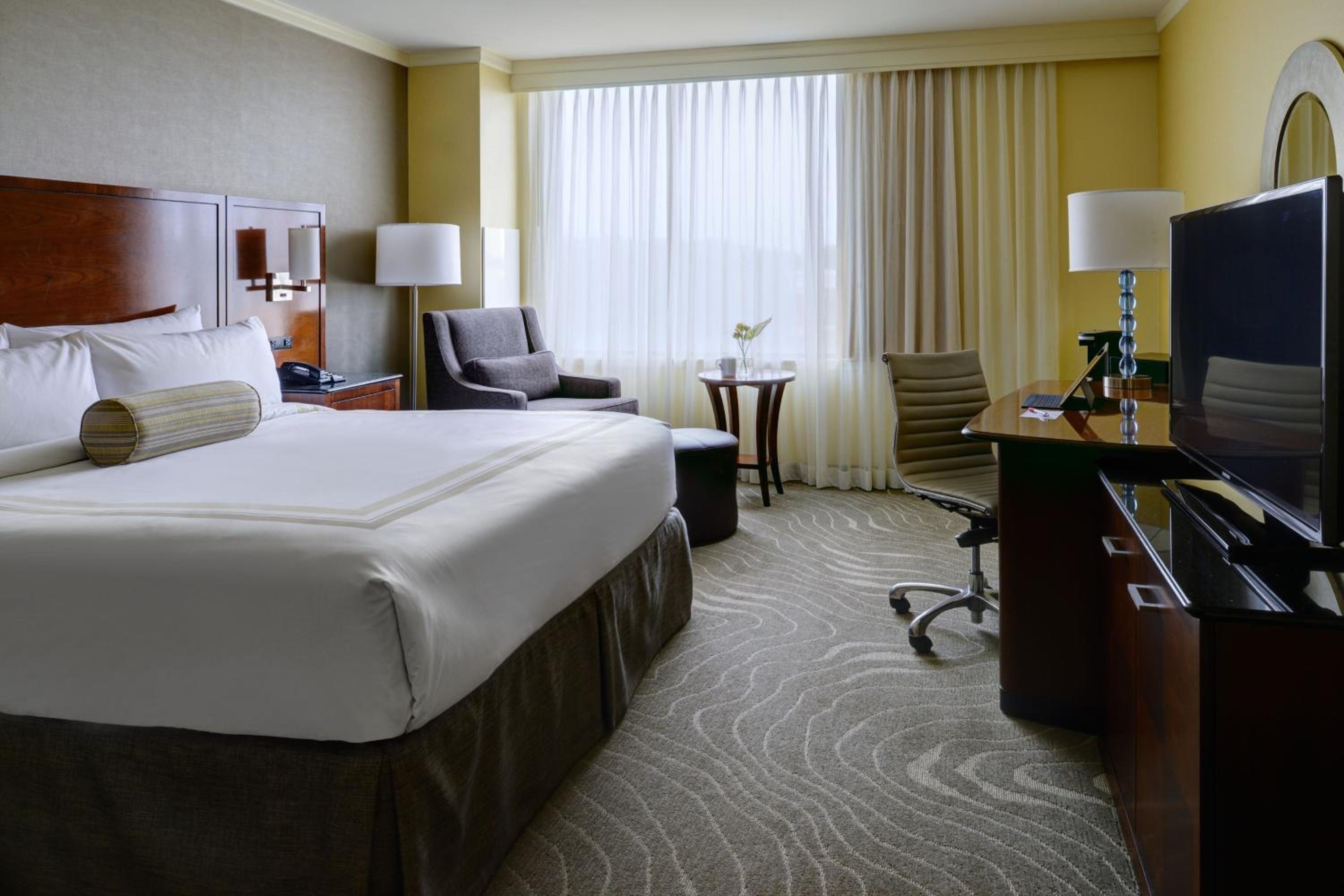 Room, King Bed, Club Floor
