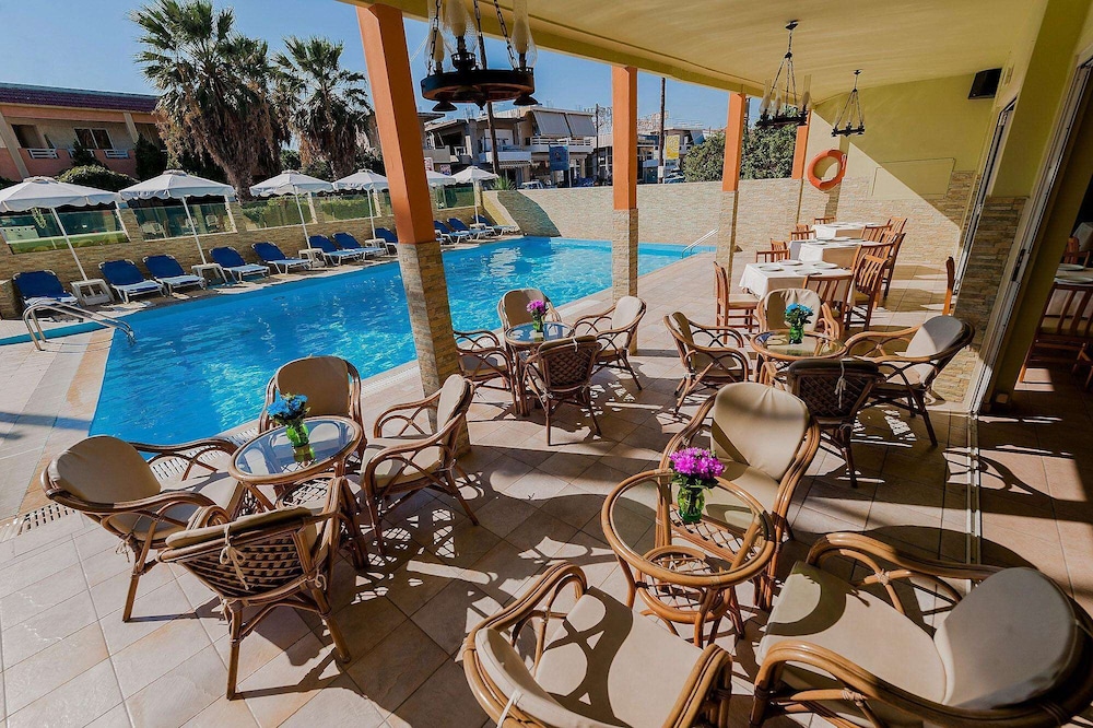 Esmeralda Hotel 24/30