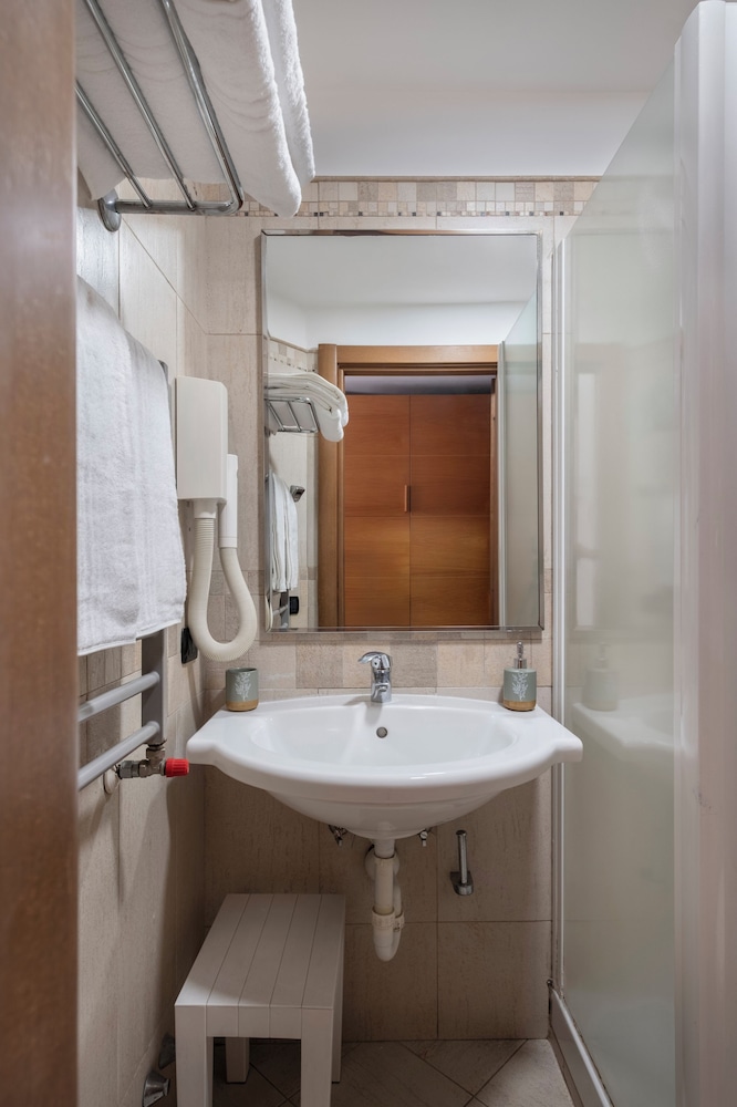 Hotel Moscatello 50/56