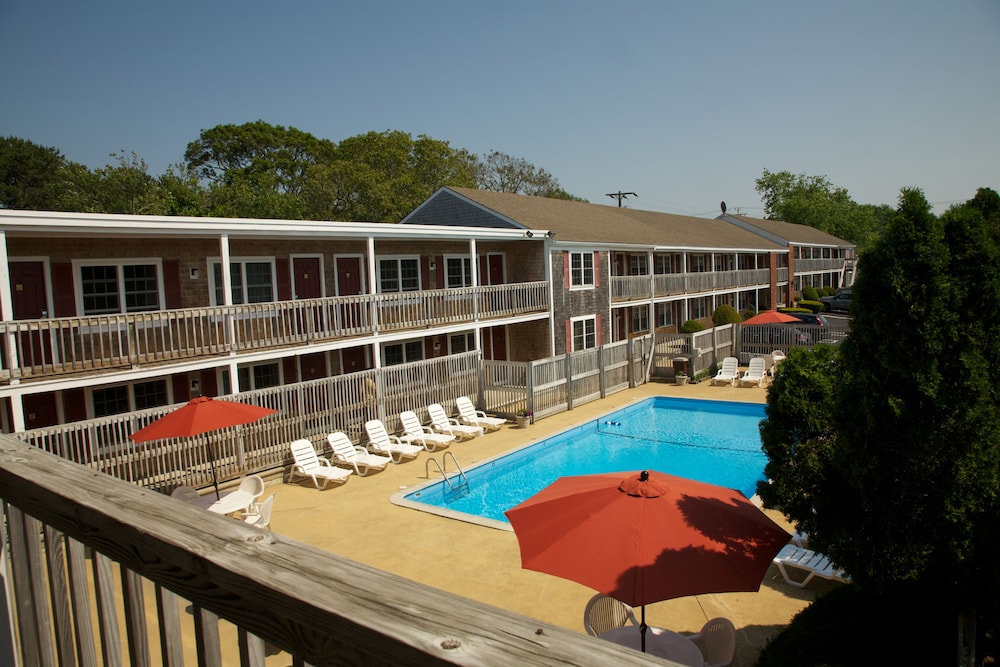 Holiday Hill Inn & Suites 2/61