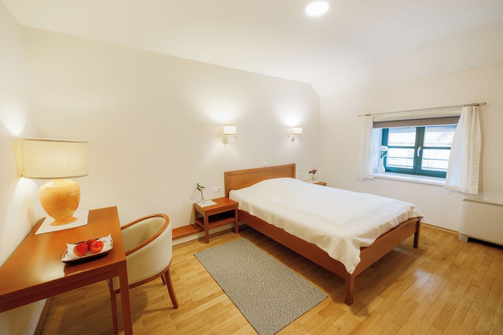 BASIC, DOUBLE BED