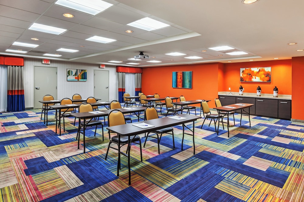 Holiday Inn Express Hotel And Suites Houston East 40/50