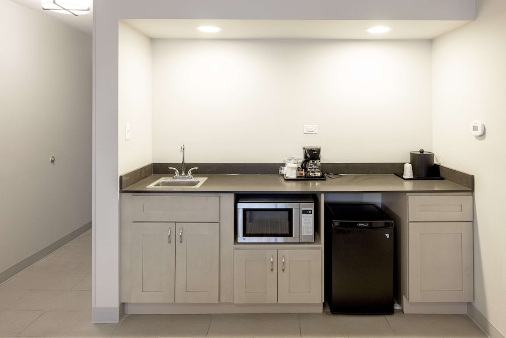 Country Inn and Suites By Radisson Tinley Park IL 32/33