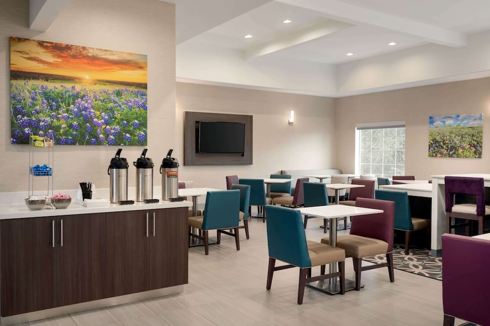 La Quinta Inn & Suites by Wyndham I-20 Longview South 32/43