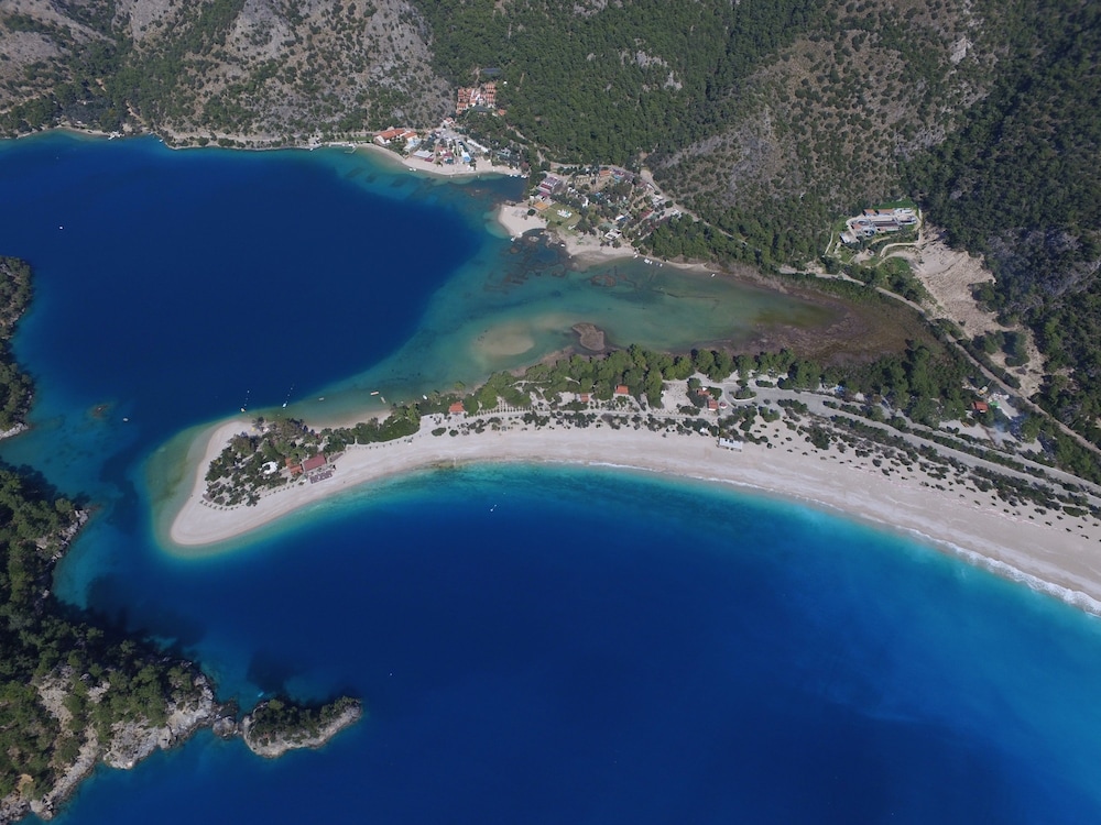 S3 Seahorse Beach Club & Hotel 37/50