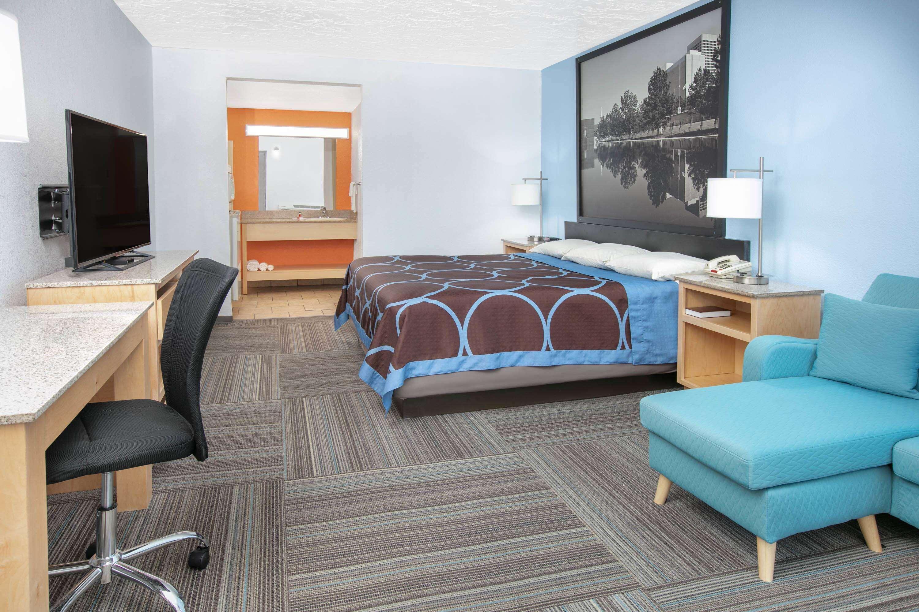 Super 8 By Wyndham City Of Moore 16/24
