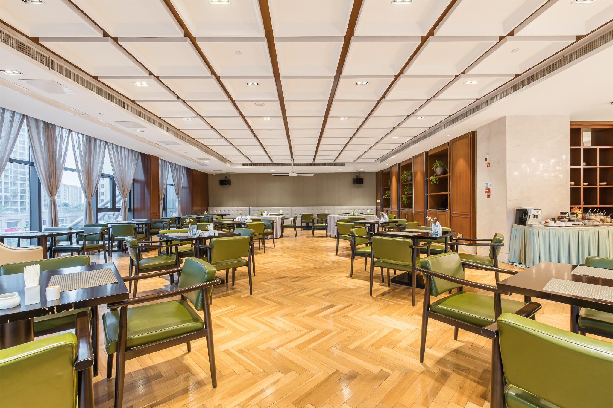 Dongfang Mingzhu Hotel 19/24