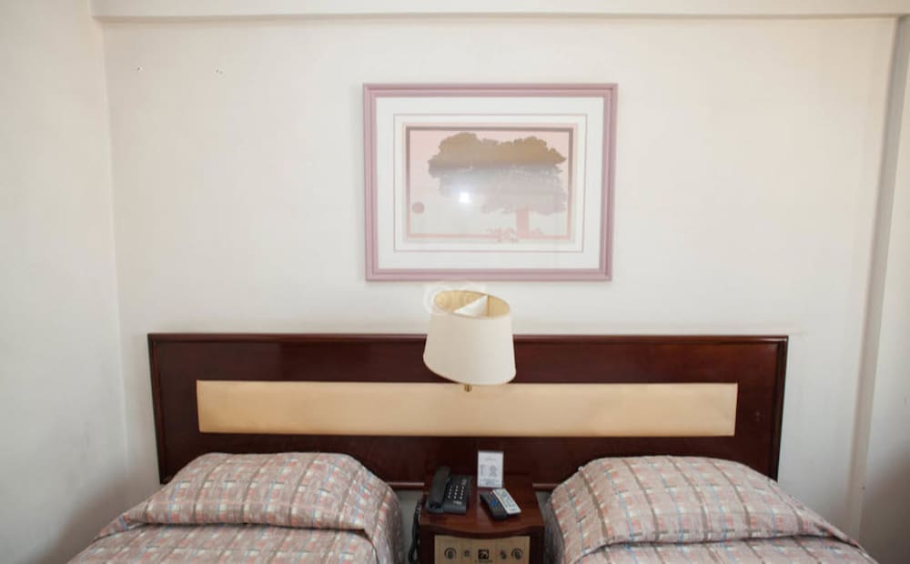 L HIRONDELLE APART HOTEL 4/32