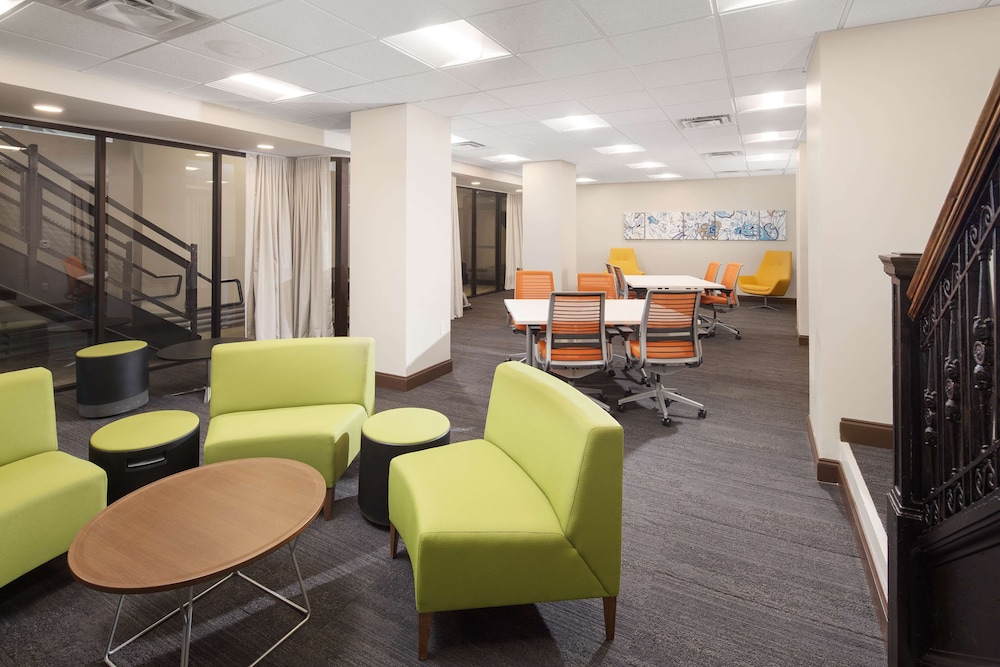 Hyatt Place Knoxville/Downtown 53/72