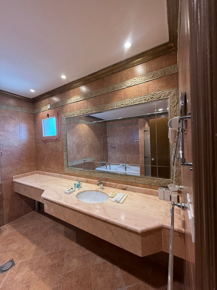 فندق البرج (Al-Borg Al-Watheer Serviced apartments) 21/43