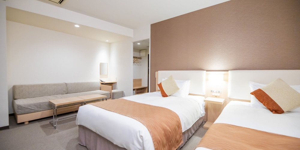 Residential, Triple, Twin Beds