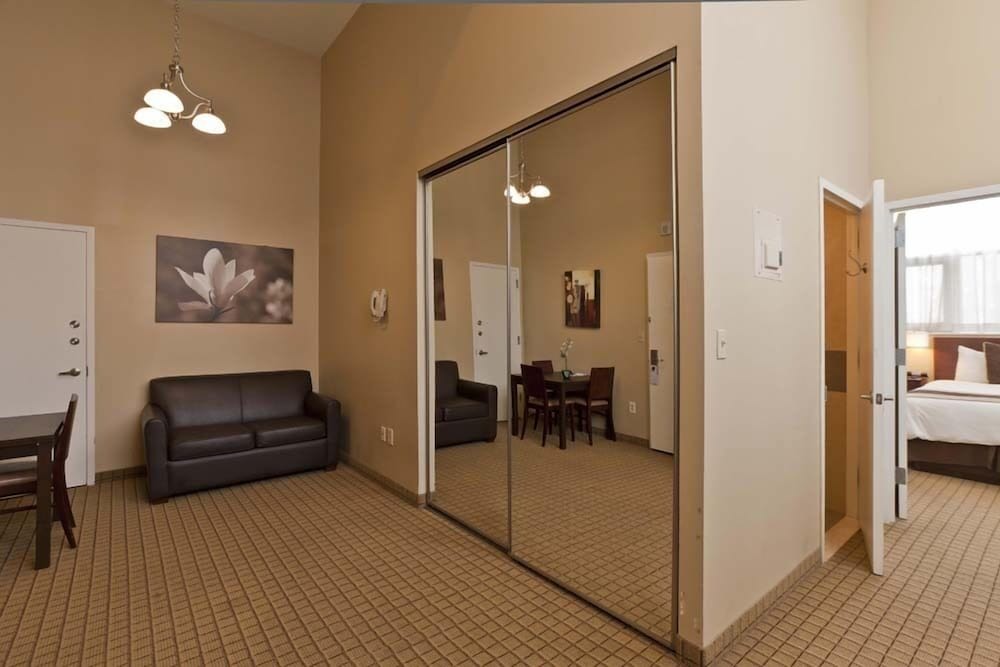 Pointe Plaza Hotel 8/32