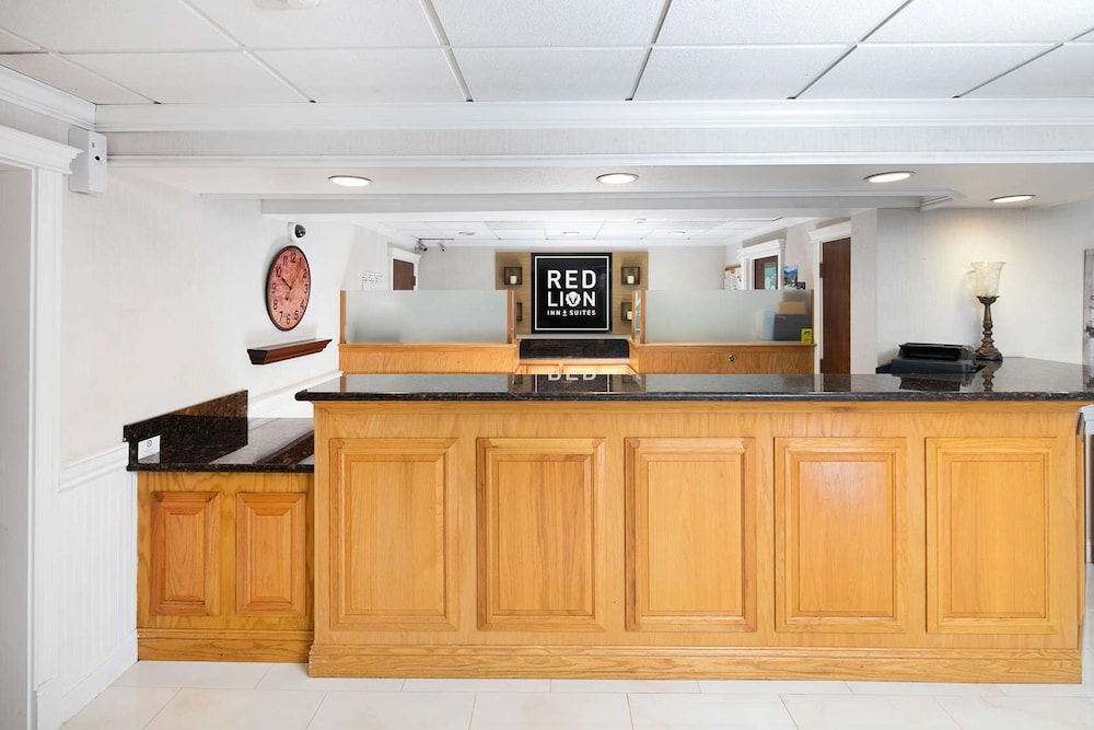 Red Lion Inn & Suites Auburn 16/36