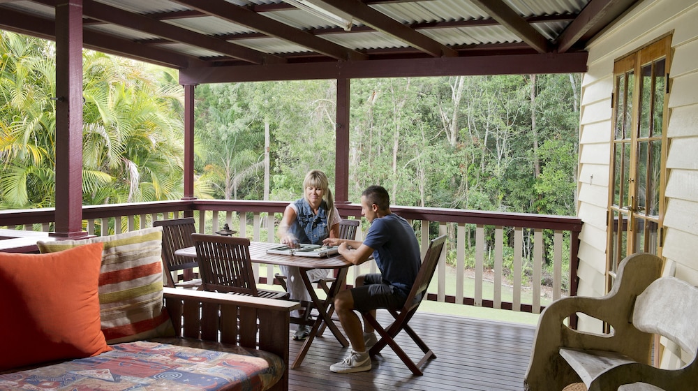 GLASS HOUSE MOUNTAINS ECOLODGE 28/34