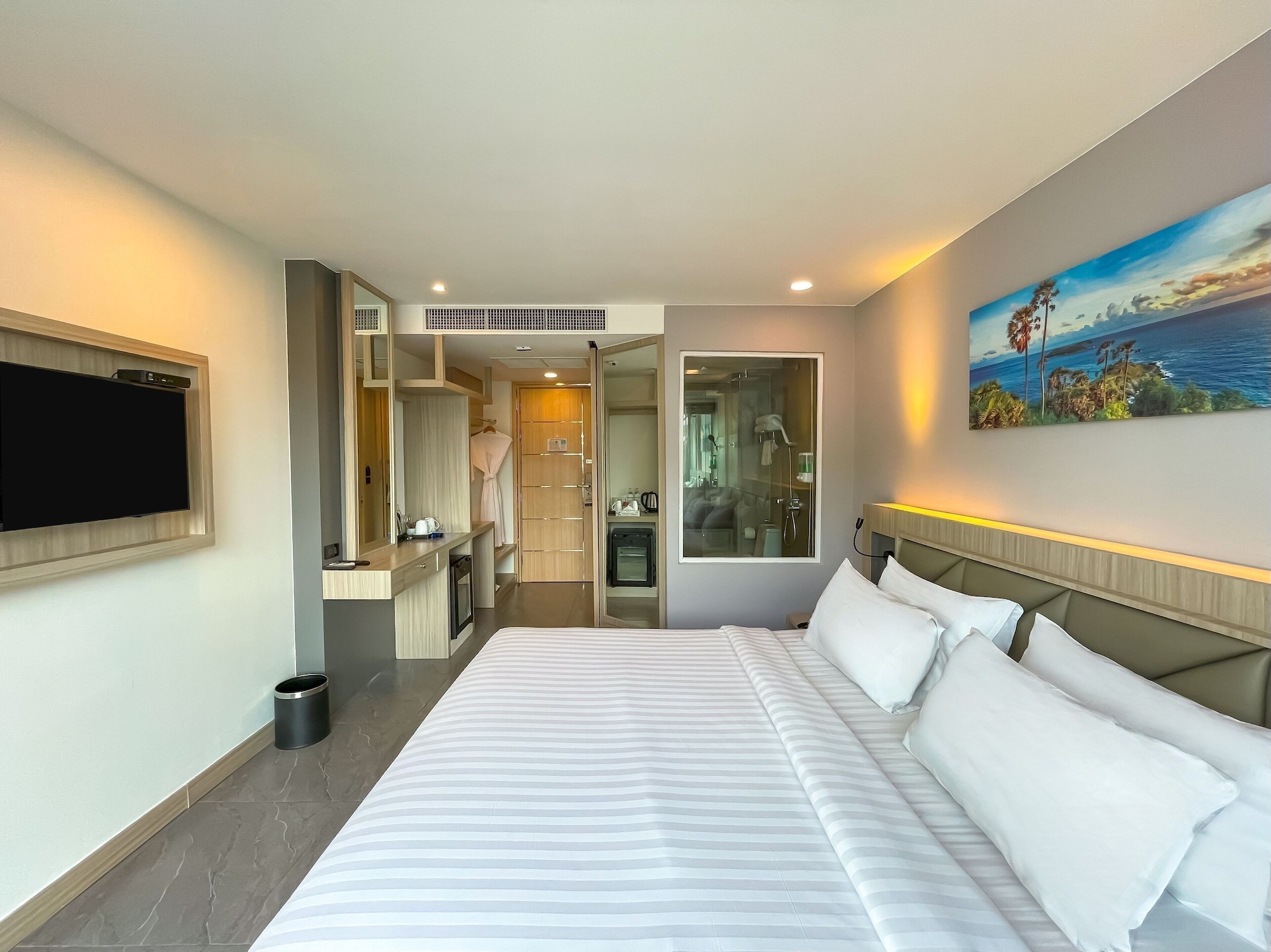 غرفة سوبيريور بسرير كينج بشرفة، Clarian Hotel Beach Patong 4/10