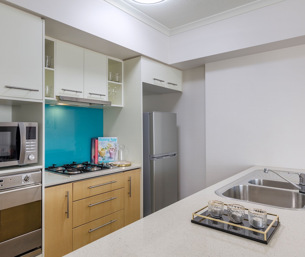 Oaks Brisbane River City Suites 53/72