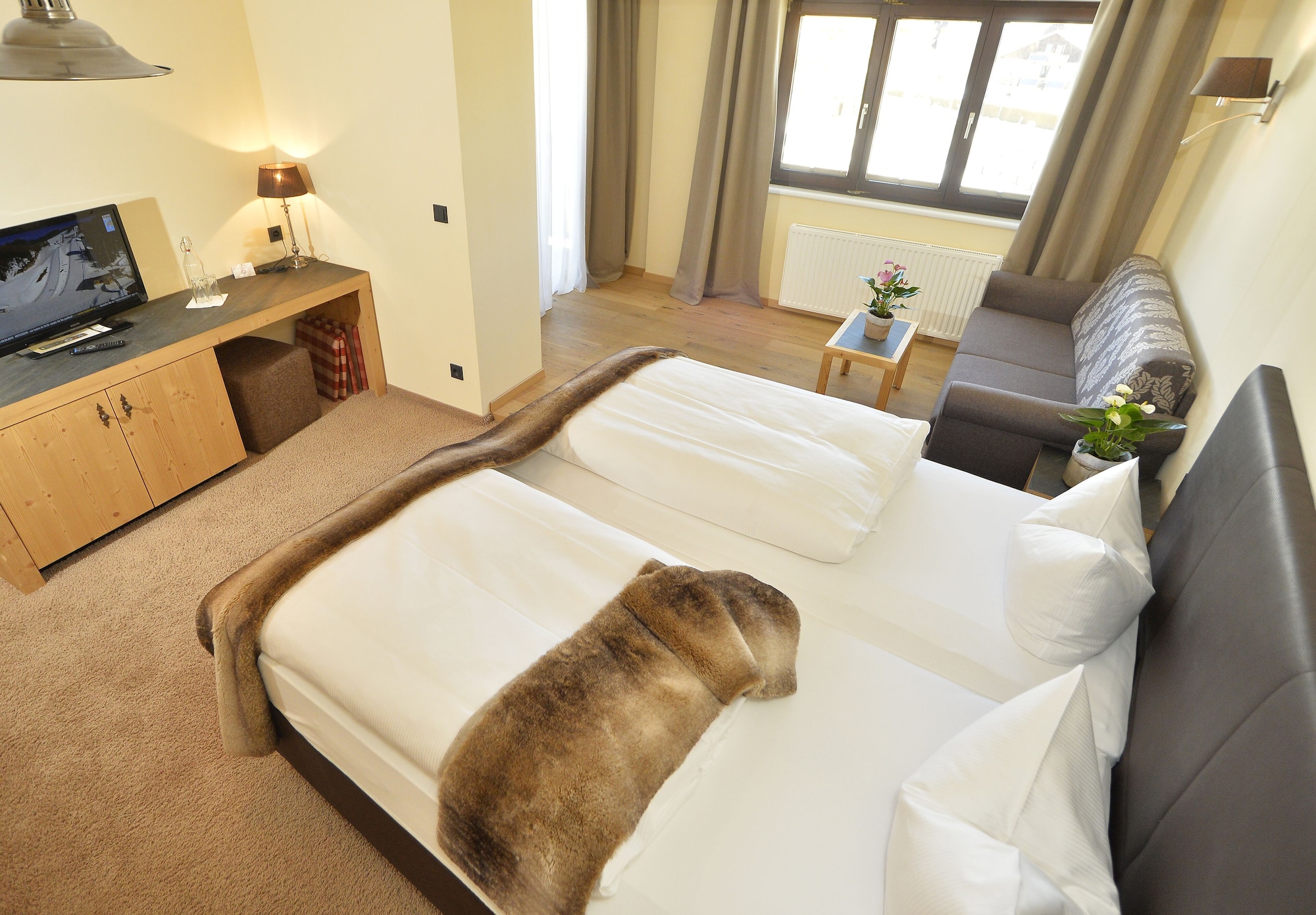 DELUXE, DOUBLE BED