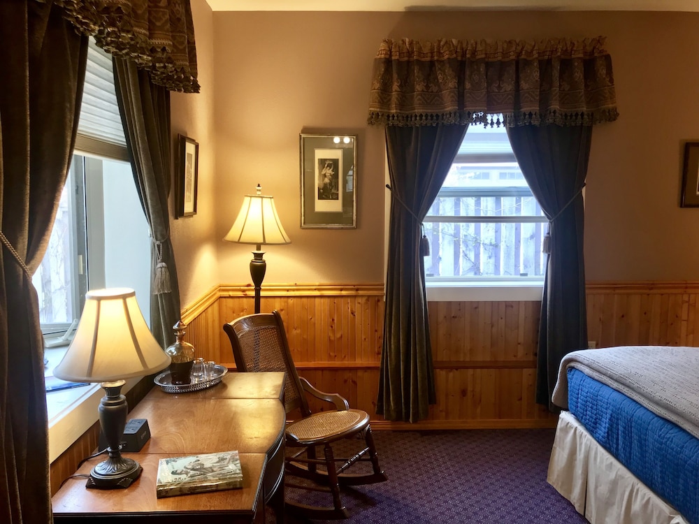 Arden Forest Inn 23/72