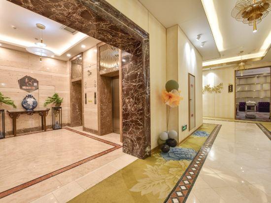 Sweetland Hotel 5/43