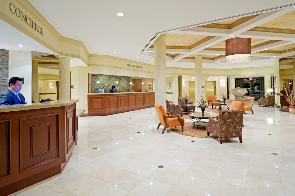 Crowne Plaza Edison 6/51