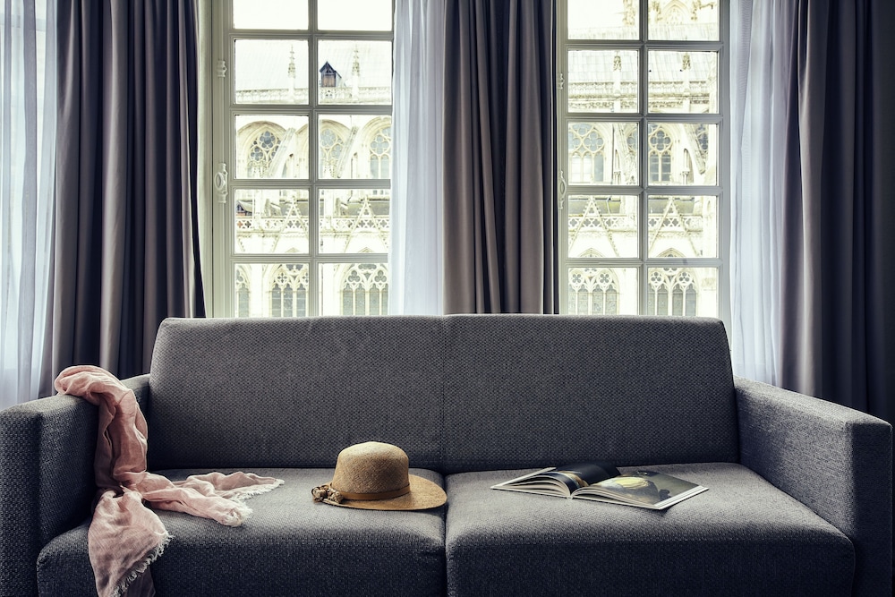 MERCURE ROUEN CENTRE CATHEDRALE 45/76