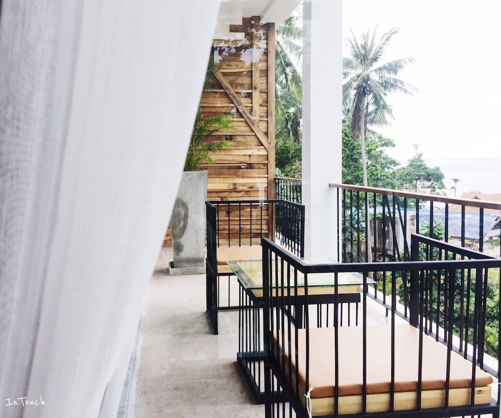 In Touch Resort 52/58