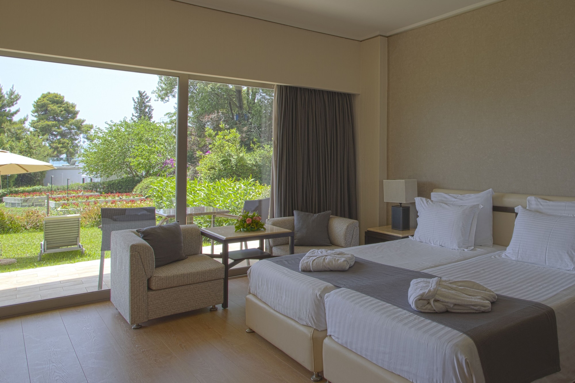 1 Bedroom, Suite, Twin Beds, Sea and Island View, Sofa