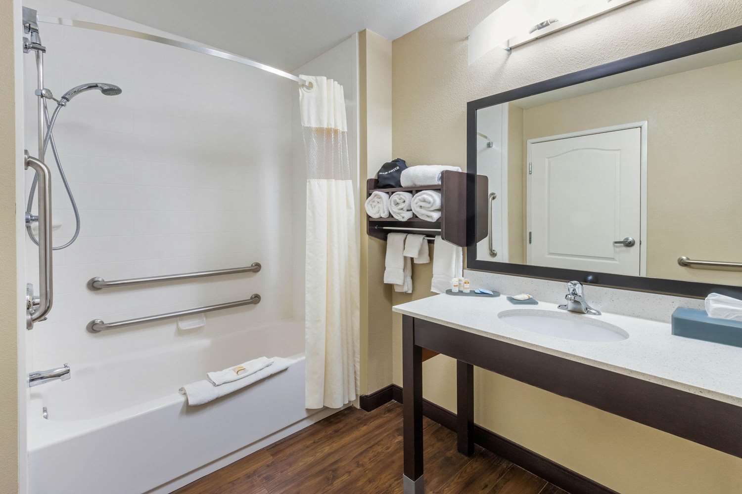 La Quinta Inn & Suites by Wyndham Artesia 55/58