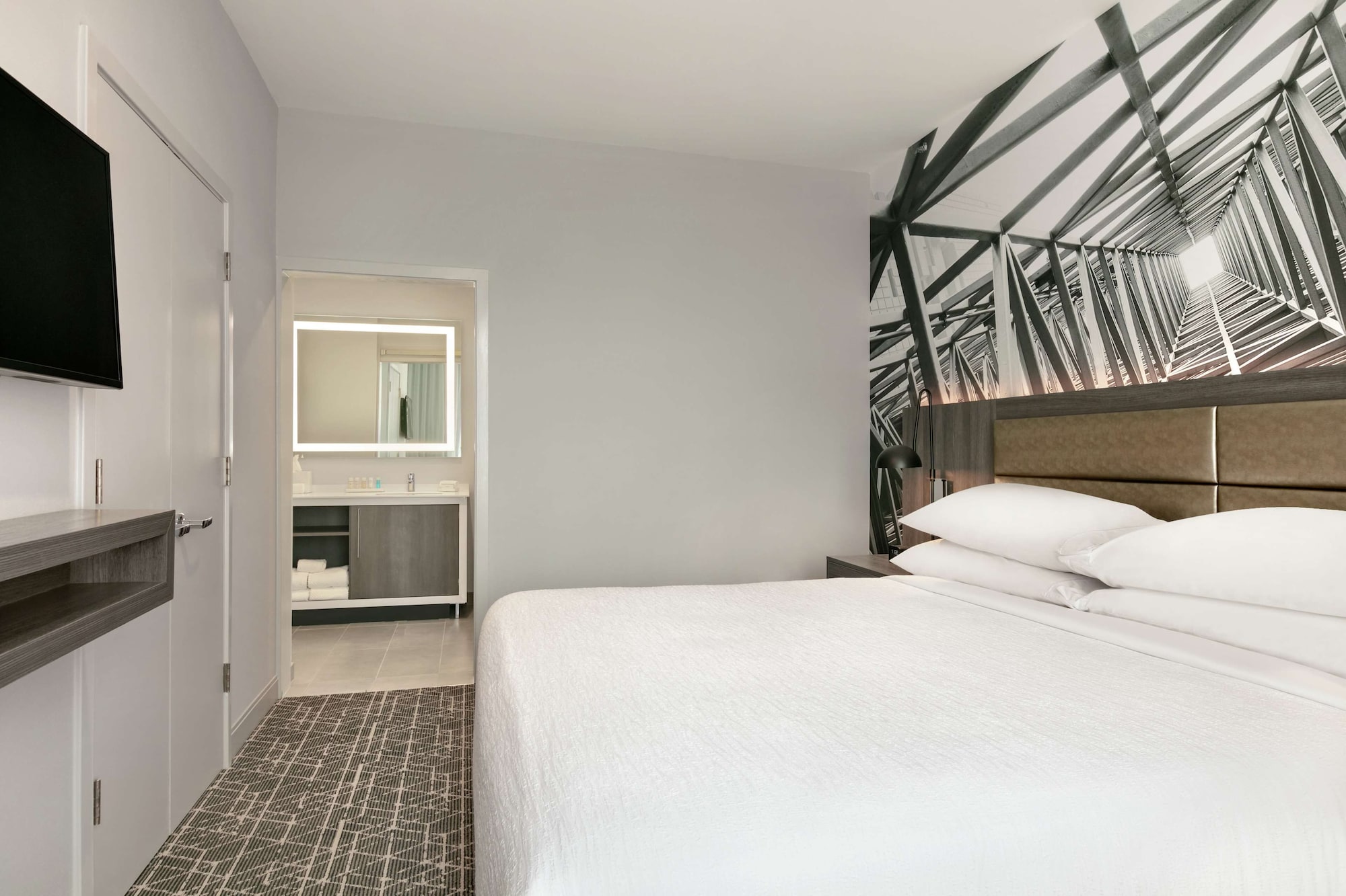 Room at Embassy Suites by Hilton Atlanta Midtown, ATLANTA - GA