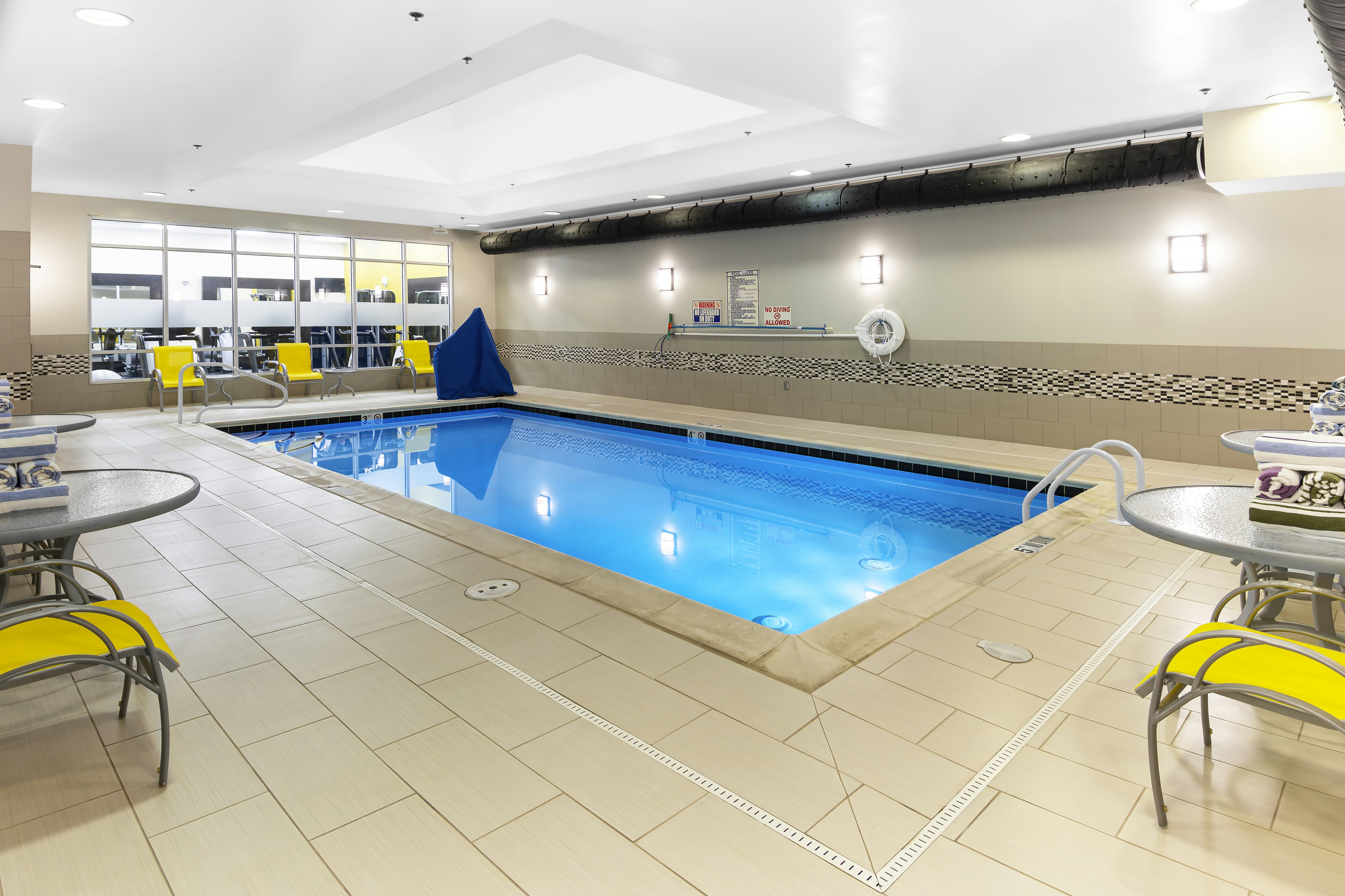 Hampton Inn and Suites Raleigh Downtown 34/75
