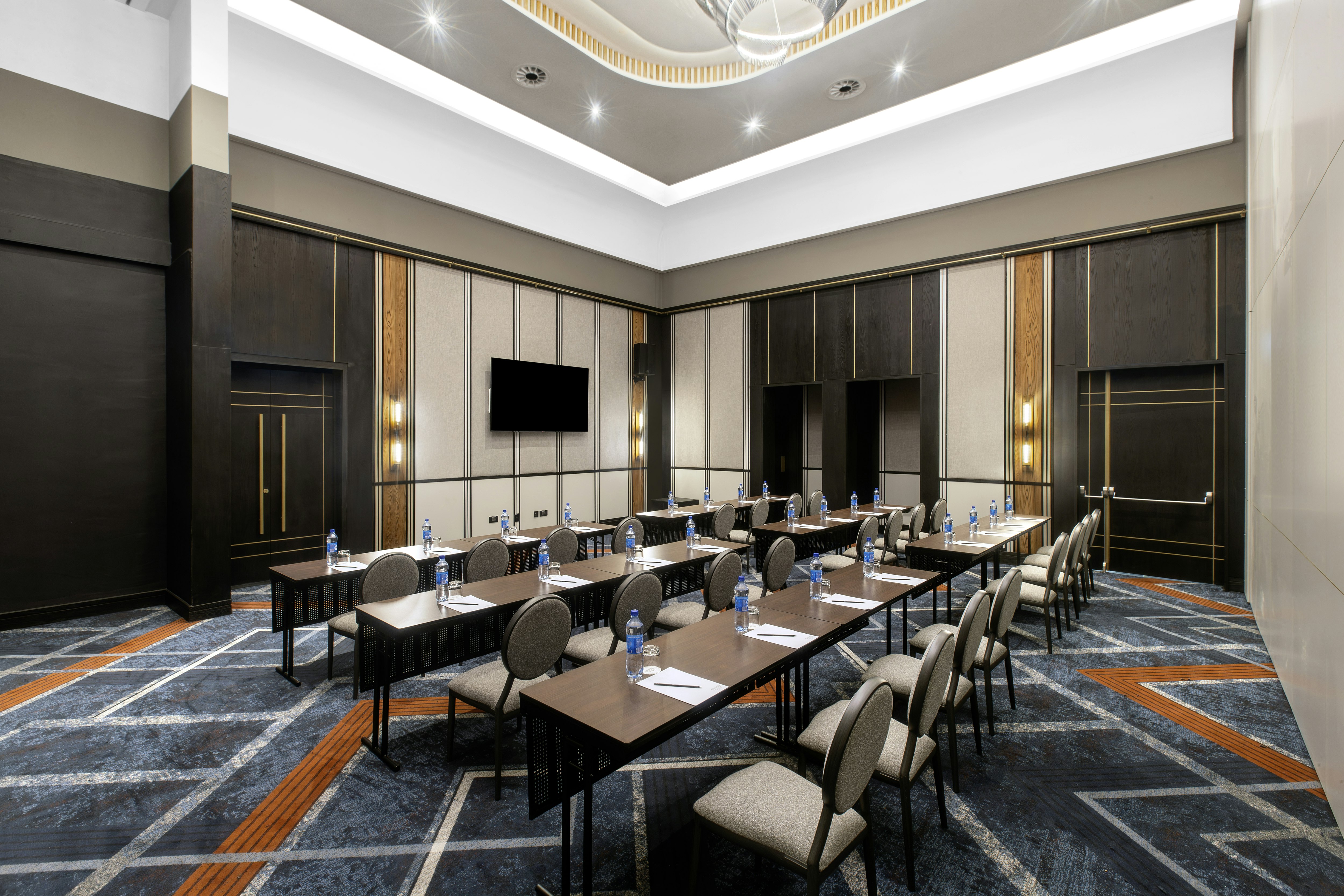 Legend Hotel Lagos Airport Curio Collection By Hilton 70/81