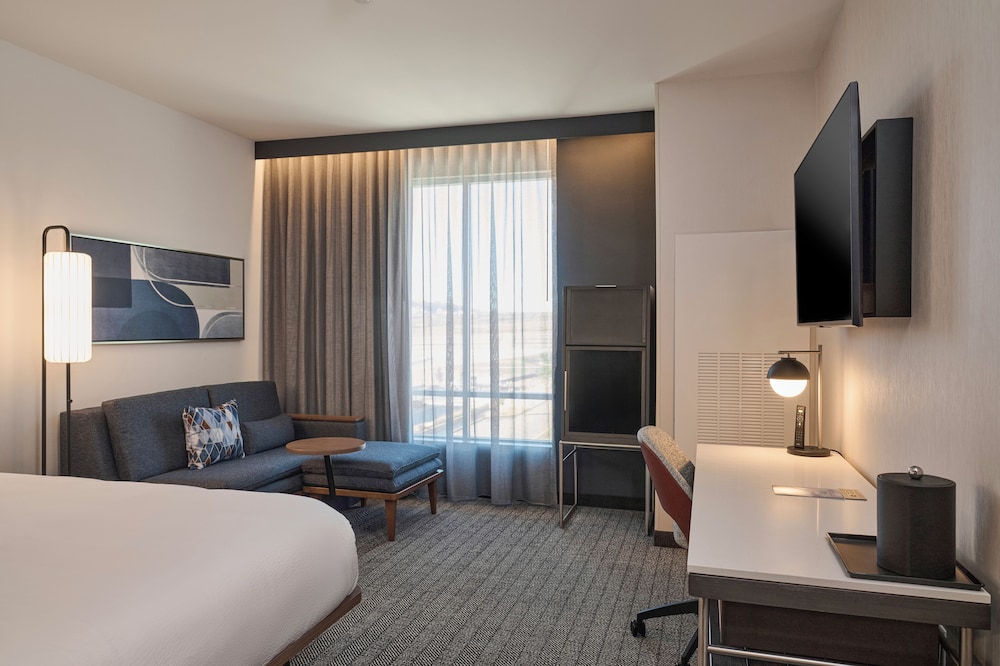 Courtyard by Marriott Madison 9/49