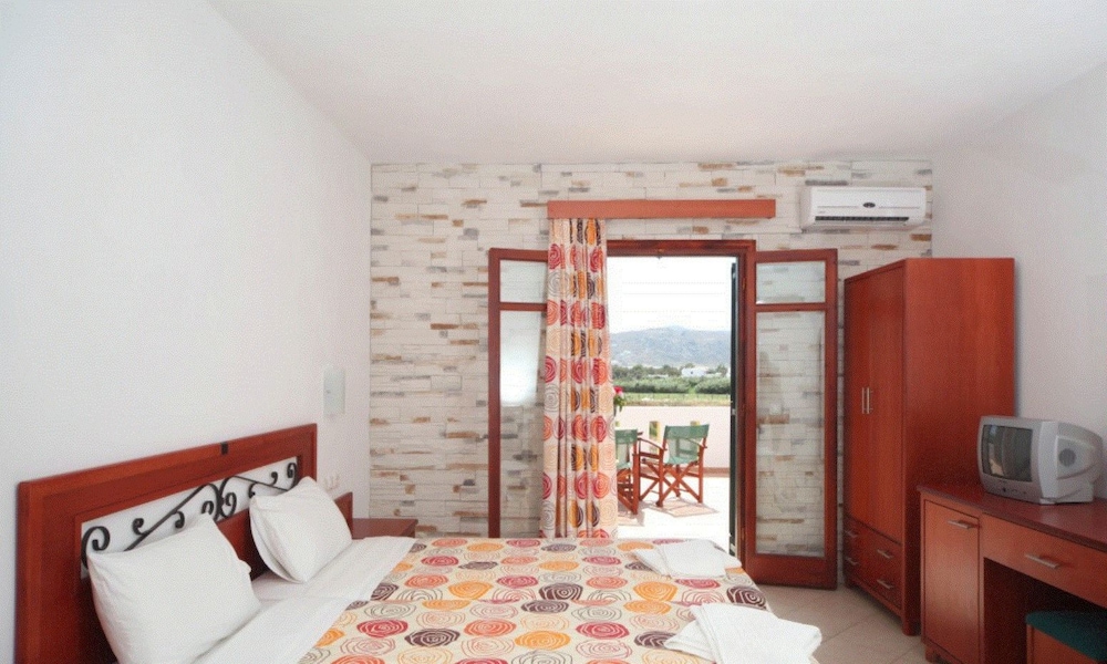 Plaka Hotel II 12/46