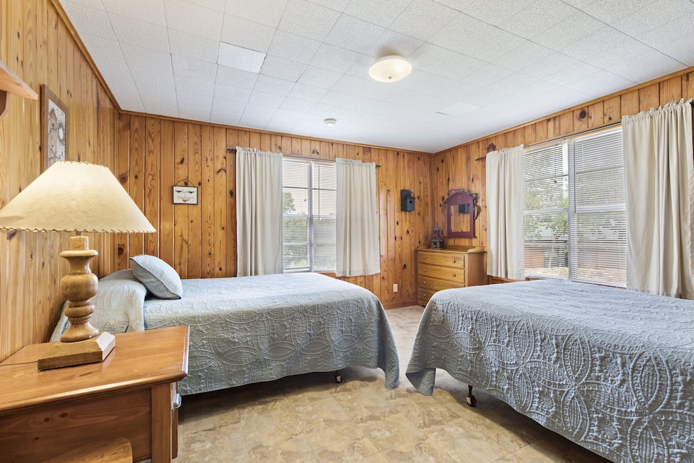 Thunderbird Resort & Event Center 35/80