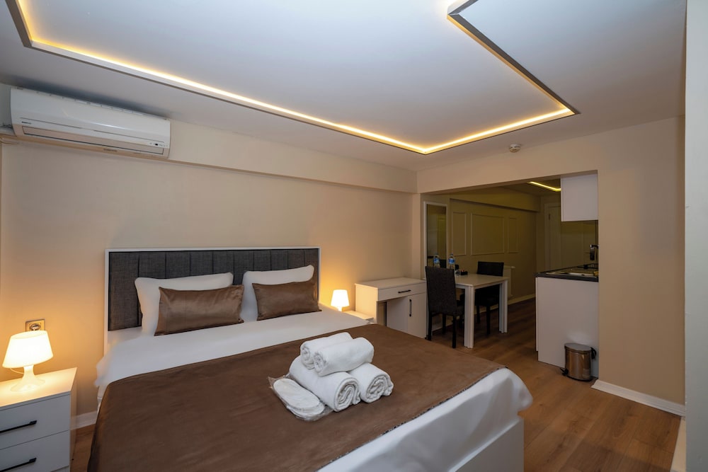 GRAND, STUDIO, SUITE, DOUBLE BED