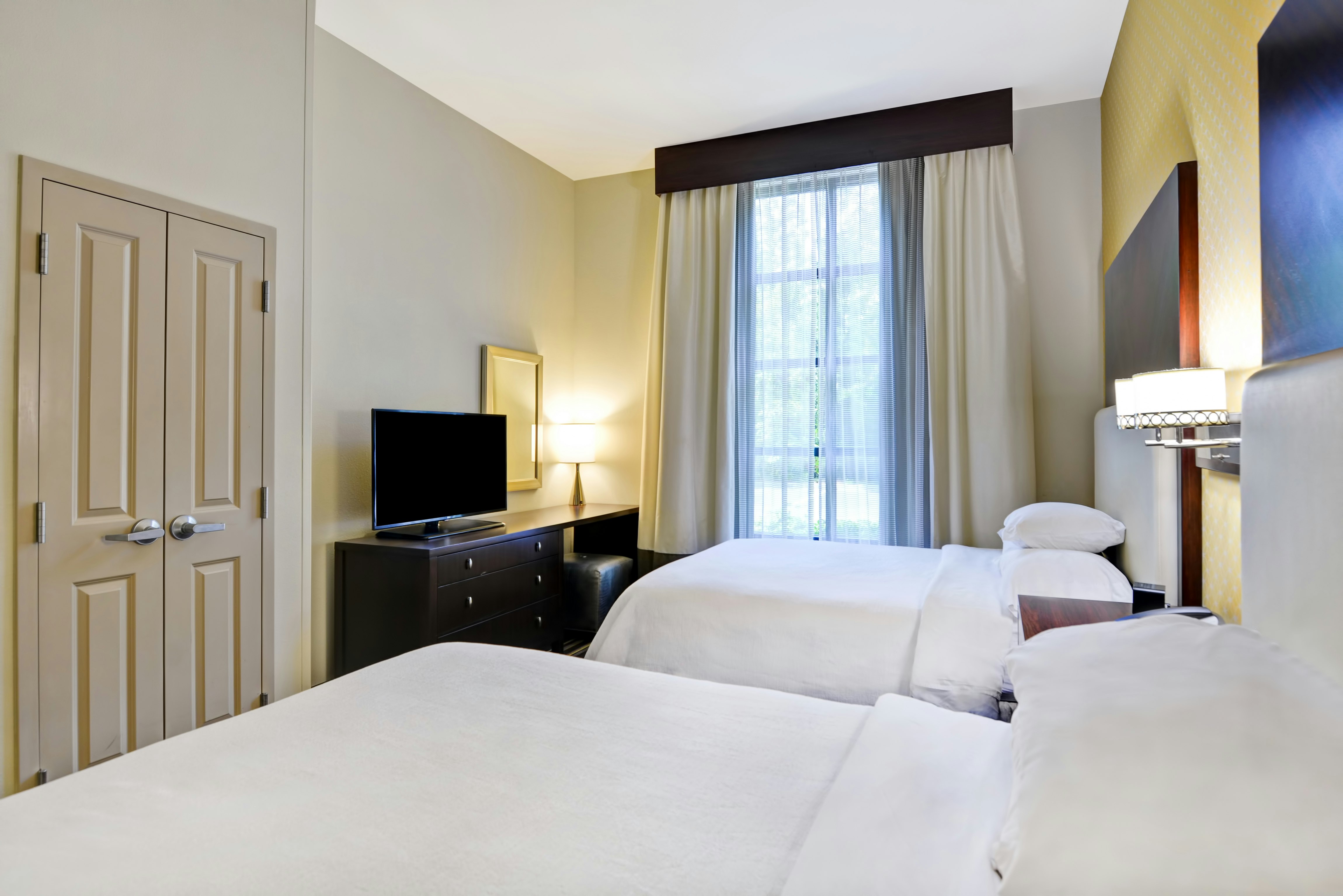 Suite, 2 Queen Beds, Accessible