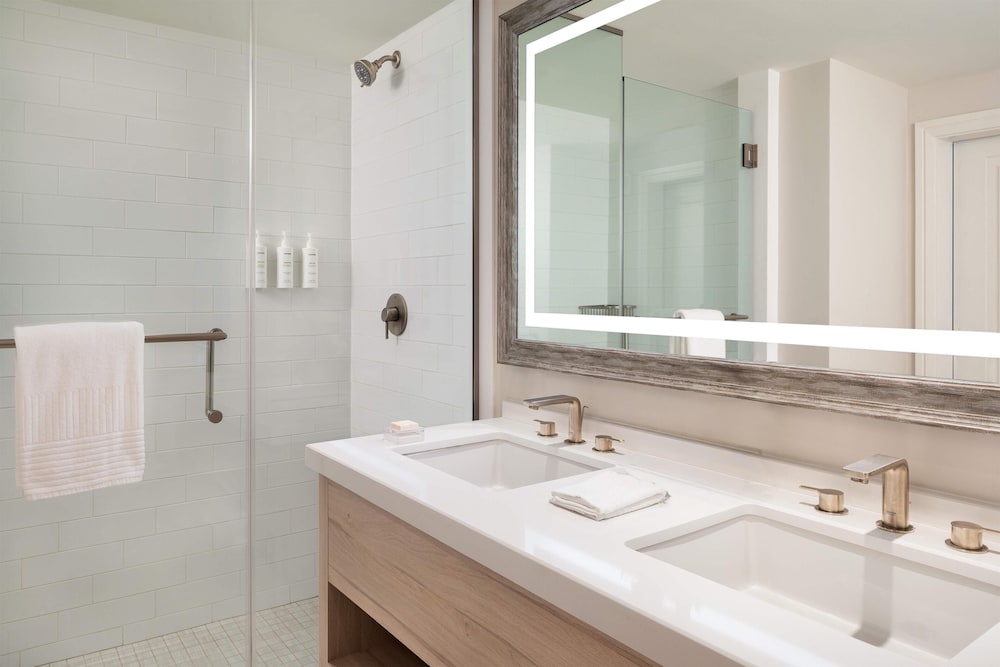 Sunsuites Villas at Sunseeker Resort, Curio by Hilton 48/50