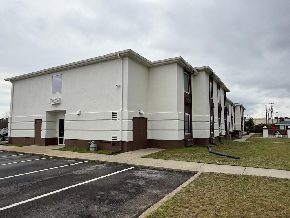 Regency Inn 49/59
