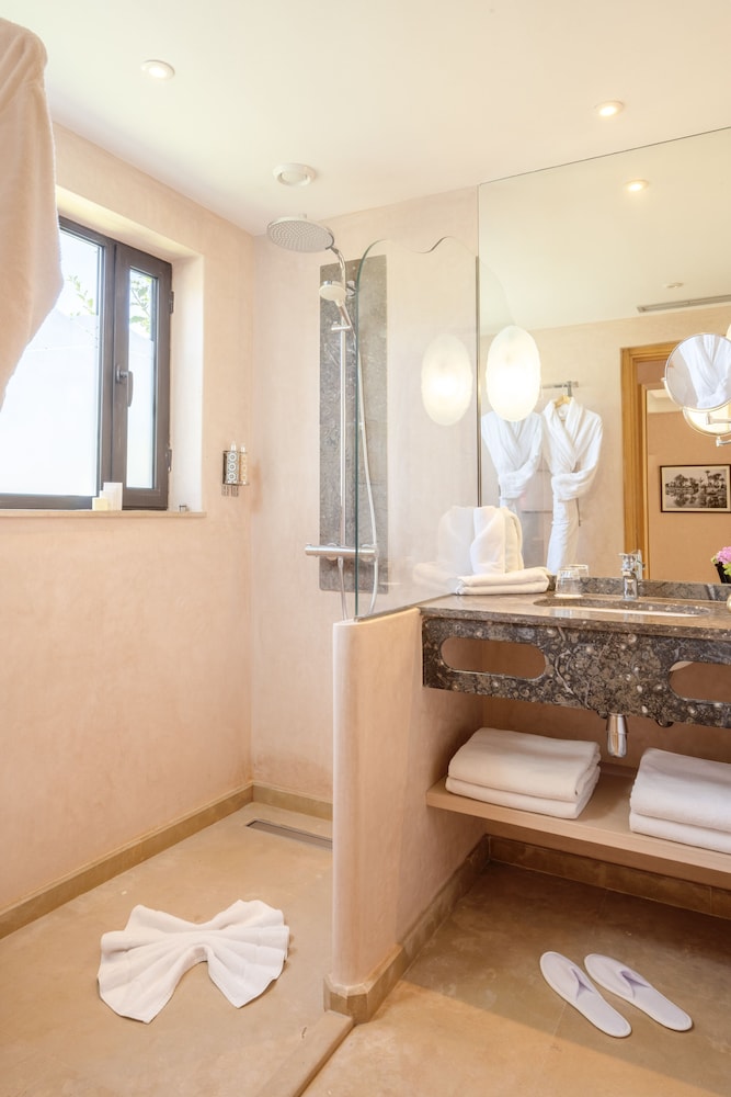 Lodge 1 Room