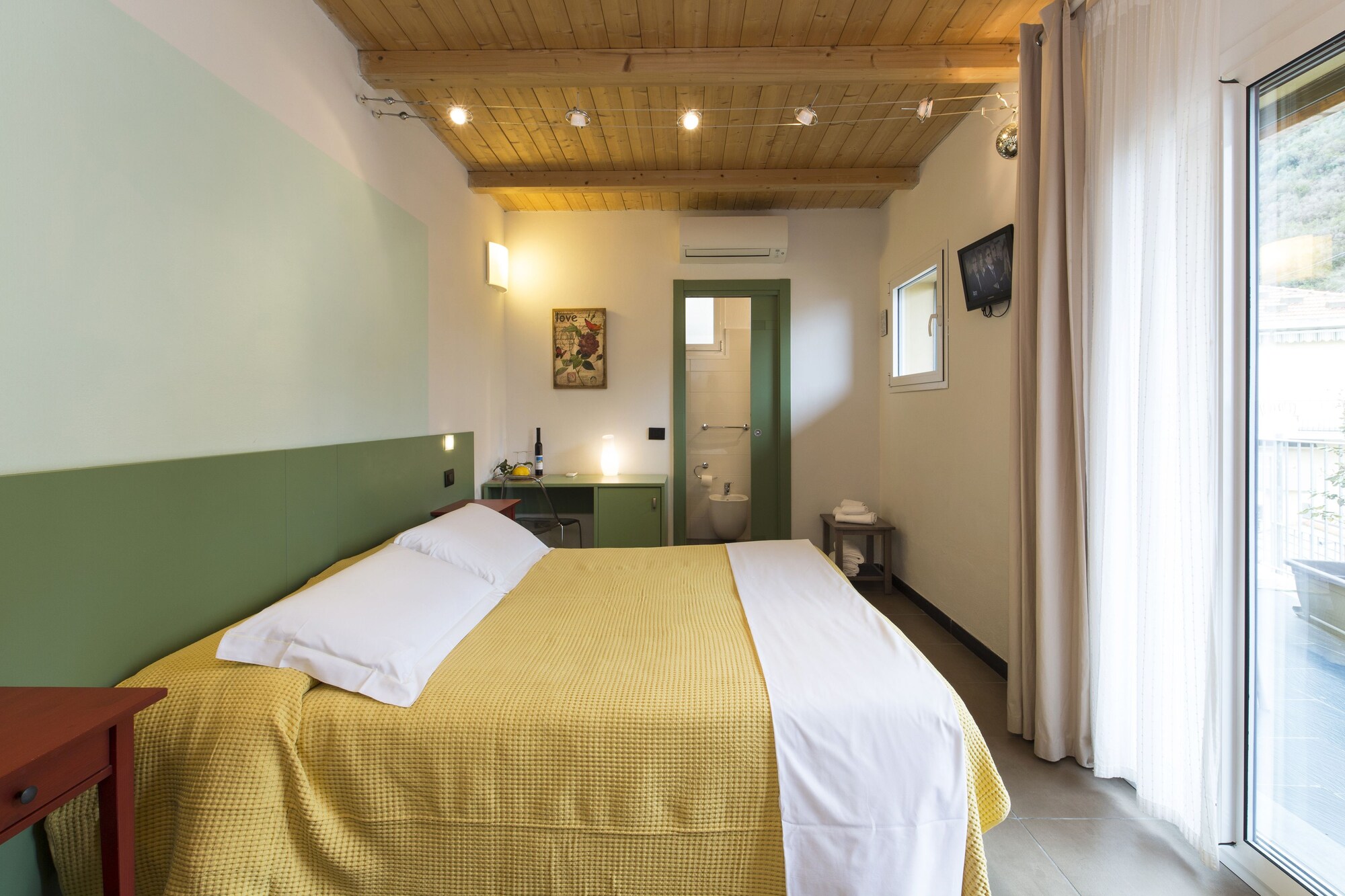 SUPERIOR, DOUBLE OR TWIN BED, SEA VIEW