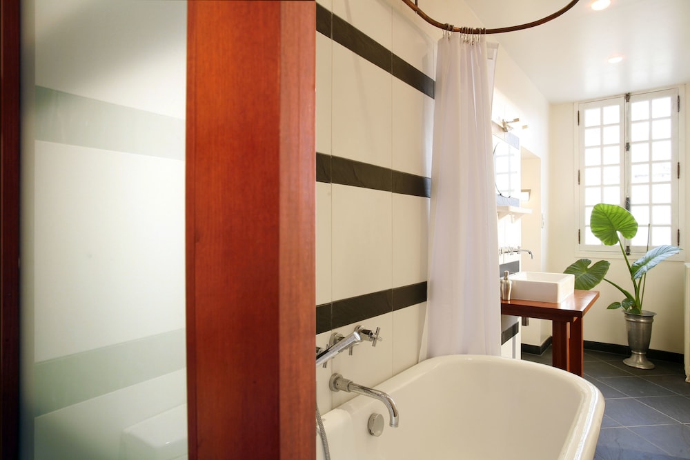 La Porte Rouge Chambres Dhotes 32/33
