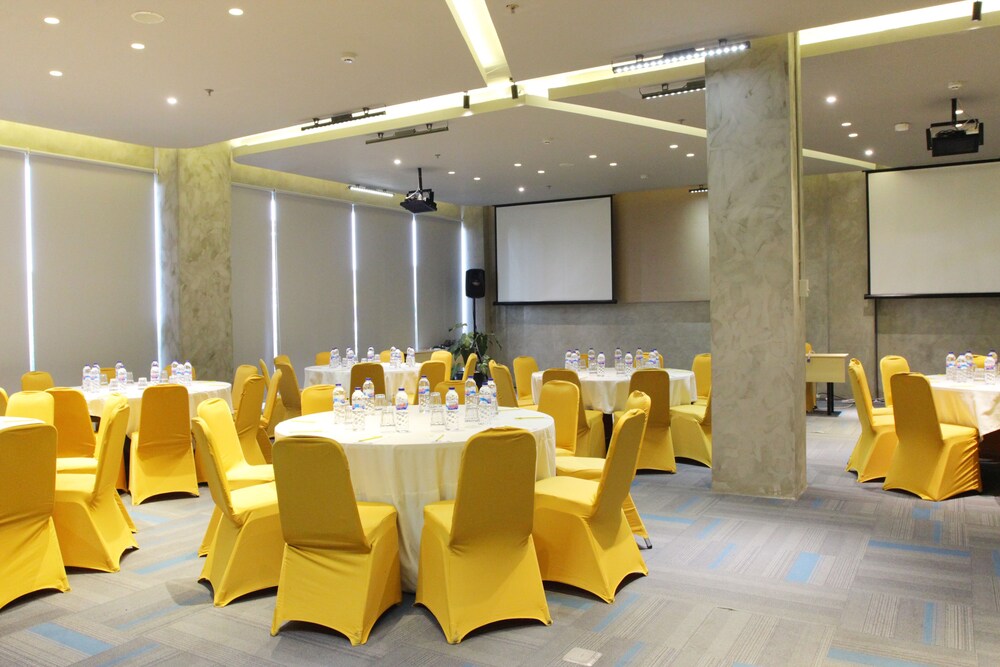 YELLO HOTEL JEMURSARI 23/27
